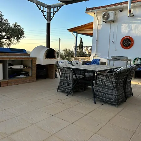 Holiday home The Olive Pickers House Pigadhakia